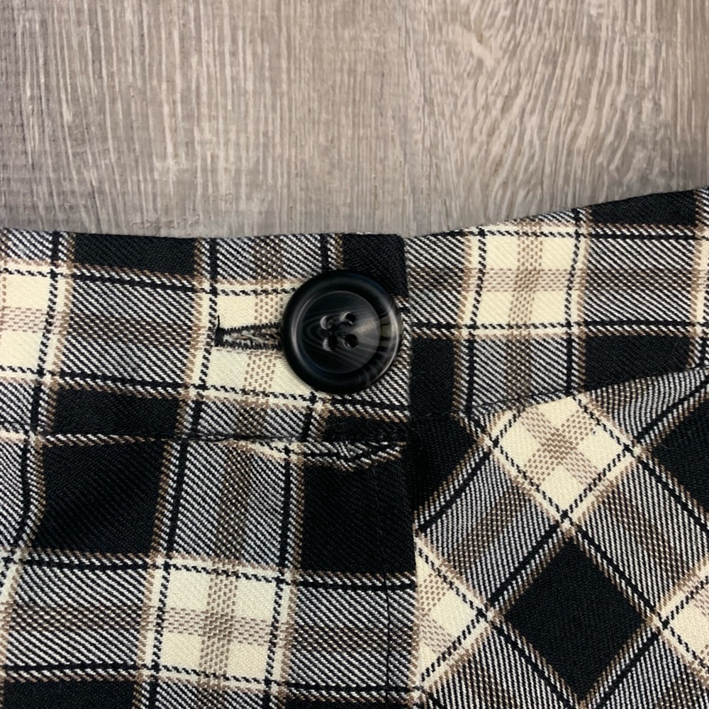 NEW! Jolt mini plaid skirt. Size medium - Picture 4 of 6
